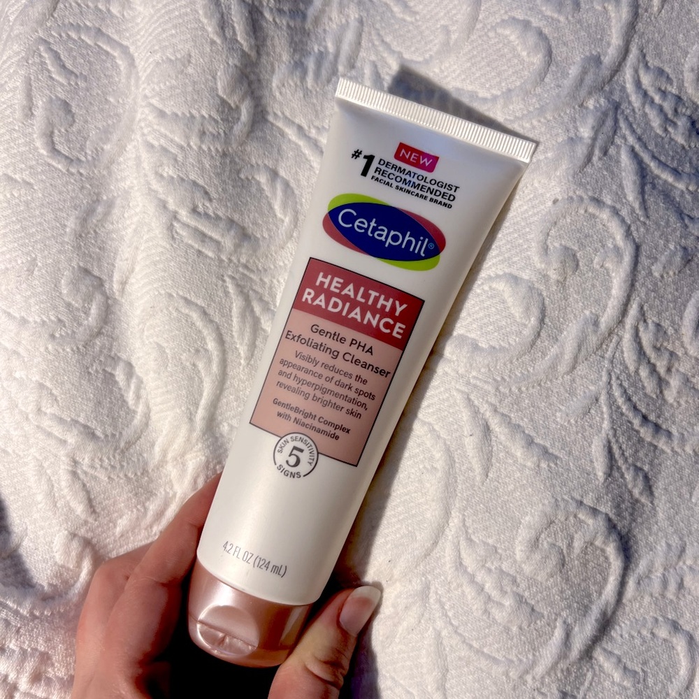 Cetaphil Healthy Radiance Gentle Exfoliating Cleanser Reduces Look of Dark Spots
